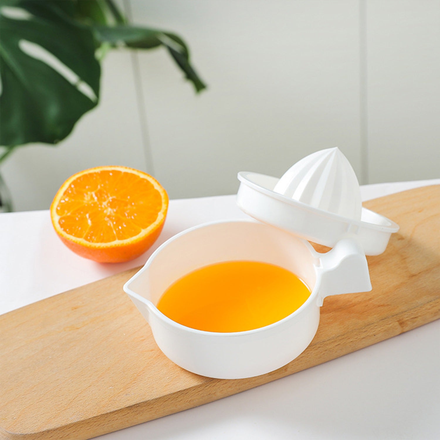Citrus Juicer Manual Juicer, Multifunctional Hand Juicer, Lemon Lime Squeezer with Comfortable Grip Handle